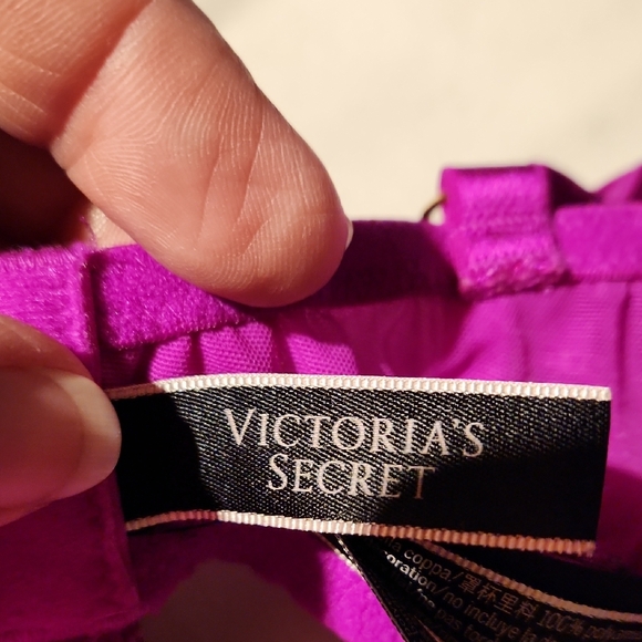 Victoria's Secret Fuchsia Lace Bra - Picture 2 of 5